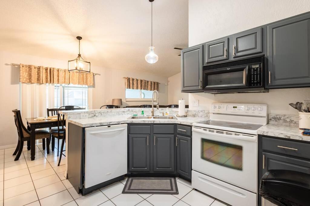 13 Mins From Disney Arcade, Private Pool, & Themed Rooms Orlando Luaran gambar